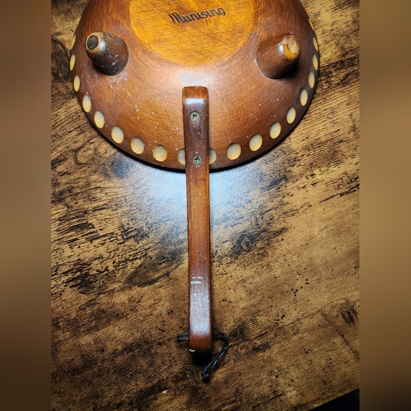 MUNSING Vintage Three-Footed Rustic Hardwood Serving Skillet (Circa 1940s) - Picture 7 of 10